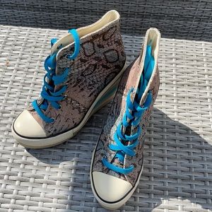 Wedge sneaker